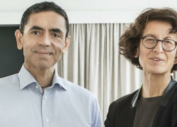 Kovid-19 aşısını geliştiren Uğur Şahin ve Özlem Türeci: Azalmış koruma hiç korumadan daha iyi