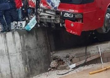 Akkuyu’da işçi taşıyan otobüsler çarpıştı