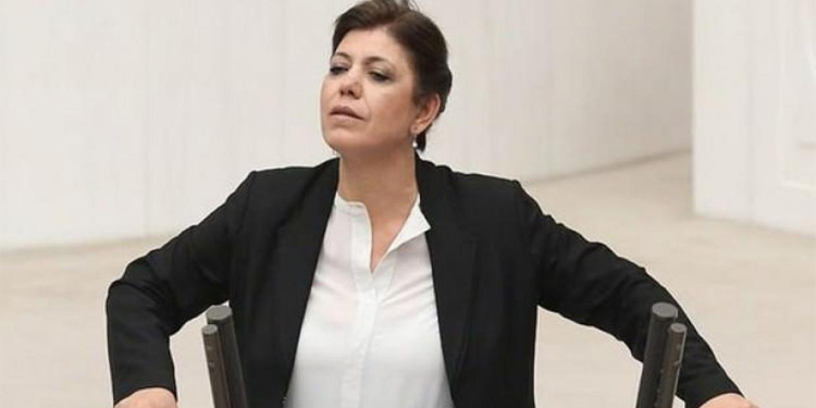 Beştaş’tan Soylu’ya: Bütün saldırılarınıza rağmen diz çökmedik Beştaş’tan Soylu’ya: Bütün saldırılarınıza rağmen diz çökmedik