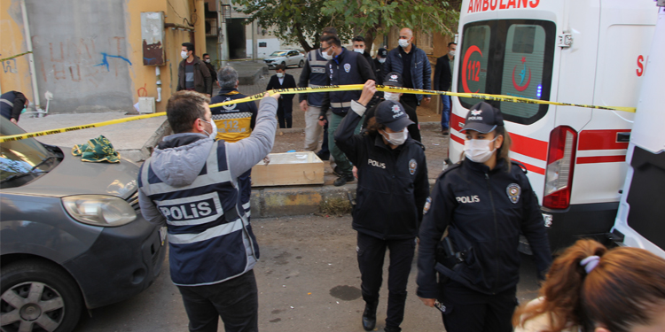 Diyarbakır’da erkek şiddeti: Bir ölü, iki yaralı Diyarbakır’da erkek şiddeti: Bir ölü, iki yaralı
