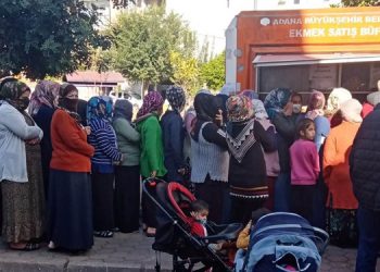 Gelen zamların ardından ucuz ekmek için kuyruk oluştu