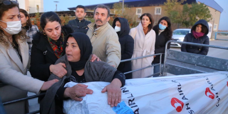 Gezer’in cenazesi Mardin’de: Polis belediyeye ait cenaze aracını geri gönderdi Gezer’in cenazesi Mardin’de: Polis belediyeye ait cenaze aracını geri gönderdi