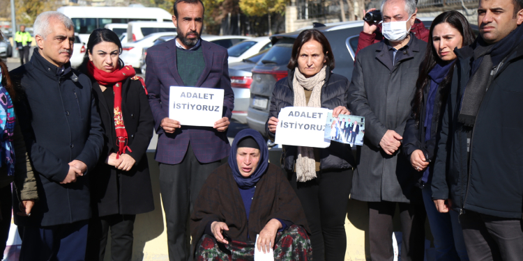 HDP milletvekillerinden Şenyaşar ailesine destek HDP milletvekillerinden Şenyaşar ailesine destek