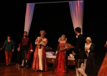 ‘Hema Hema Jin Elizabeth’ oyunu Mersin’de sahnelendi