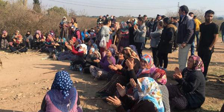 Köylüler incelemeye yapmak isteyen yetkilileri protesto etti Köylüler incelemeye yapmak isteyen yetkilileri protesto etti