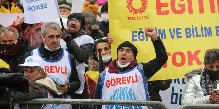 ‘Meydanlarda birleşen sesimiz, aydınlık geleceği inşa edecek’ ‘Meydanlarda birleşen sesimiz, aydınlık geleceği inşa edecek’