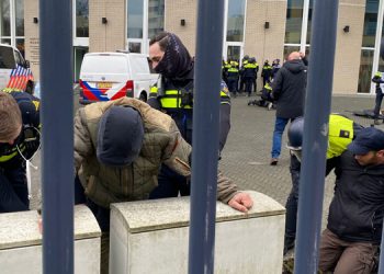 OPCW önünde protesto eylemi