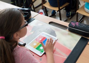 Prof. Dr. Kurugöl: Kovid-19, kilolu çocuklarda ağır seyrediyor