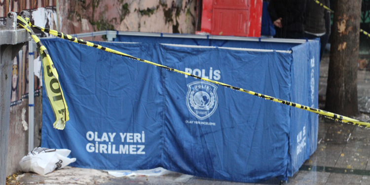 Sokakta yaşayan bir kişi yaşamını yitirdi Sokakta yaşayan bir kişi yaşamını yitirdi