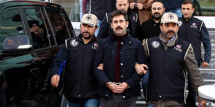 Hukuksuzluk onandı: Van Belediyesi eski eşbaşkanı Bekir Kaya’ya 8 yıl 3 ay hapis Hukuksuzluk onandı: Van Belediyesi eski eşbaşkanı Bekir Kaya’ya 8 yıl 3 ay hapis