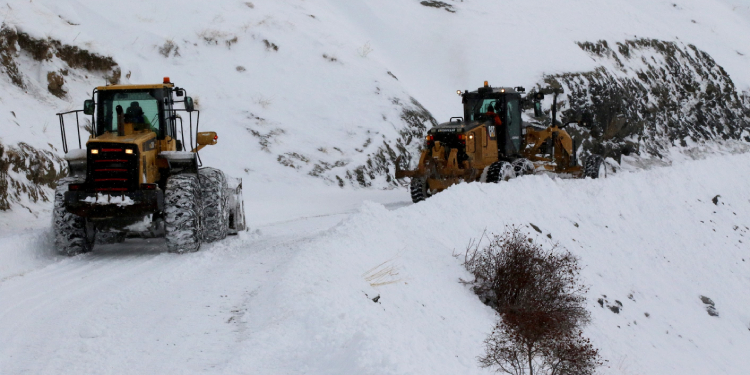 Van’da 167 mahalle ve bağlı 233 mezranın yolu kapandı Van’da 167 mahalle ve bağlı 233 mezranın yolu kapandı