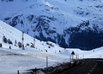 Eğitime yoğun kar engeli: 16 şehirde yüz yüze eğitime ara verildi