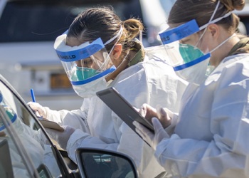 Küresel Kovid-19 vakalarında 7 hafta sonra ilk kez düşüş kaydedildi