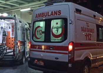 İzmir’de hasta yakınları doktoru darp etti