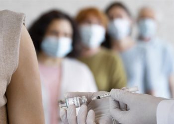 AB: Dördüncü doz konusunda bilimsel tavsiye bekliyoruz