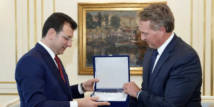 ABD’nin Ankara Büyükelçisi Jeffry Flake, İBB Başkanı İmamoğlu’nu ziyaret etti ABD’nin Ankara Büyükelçisi Jeffry Flake, İBB Başkanı İmamoğlu’nu ziyaret etti