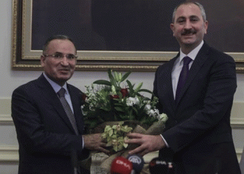 Adalet Bakanlığı’na getirilen Bozdağ, törenle görevi devraldı