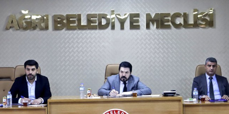 Ağrı Belediyesi’nden sendika baskısı: Belediyeyi mafyavari yönetiyorlar Ağrı Belediyesi’nden sendika baskısı: Belediyeyi mafyavari yönetiyorlar