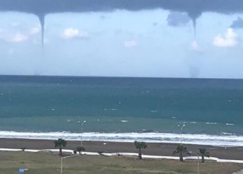 Antalya’da denizde oluşan hortum, karaya ulaşmadan sona erdi