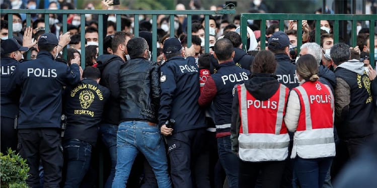 Öğrencilere uygulanan adli kontrol kaldırılmadı Öğrencilere uygulanan adli kontrol kaldırılmadı