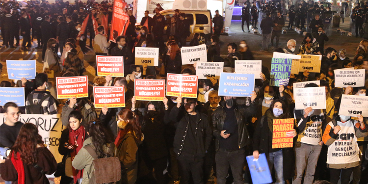 Boğaziçili öğrenciler: Tutsaklar için özgürlük talebimizi haykırıyoruz Boğaziçili öğrenciler: Tutsaklar için özgürlük talebimizi haykırıyoruz