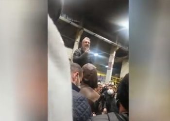 Sözleşmeyi kabul etmeyen Çimsataş işçileri iş bıraktı