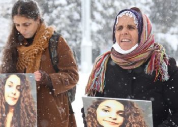Doku ailesinin eylemi kar yağışına rağmen sürüyor