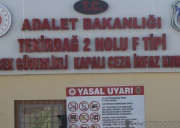 Gardiyanlar tutukluları provoke ediyor