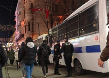 Gençlerden Enes Kara protestosu: Gençler AKP’yi sevmiyor Gençlerden Enes Kara protestosu: Gençler AKP’yi sevmiyor