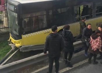 İETT otobüsü yoldan çıktı: 5 yolcu yaralandı