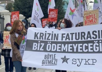 Kadıköy’de zam protestosu: Faturalar yakıldı