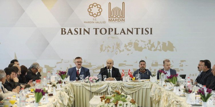 Kayyum 5 yılın sonunda yolsuzluk projelerine sahip çıktı Kayyum 5 yılın sonunda yolsuzluk projelerine sahip çıktı