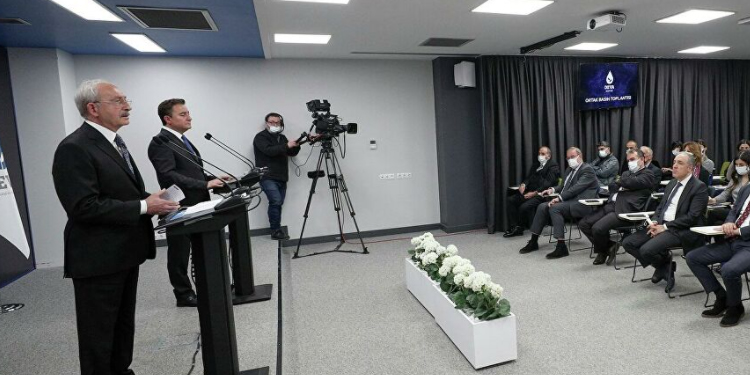 Kılıçdaroğlu: Bu ülkede demokrasi olacaksa bunun yolu Diyarbakır’dan geçer Kılıçdaroğlu: Bu ülkede demokrasi olacaksa bunun yolu Diyarbakır’dan geçer