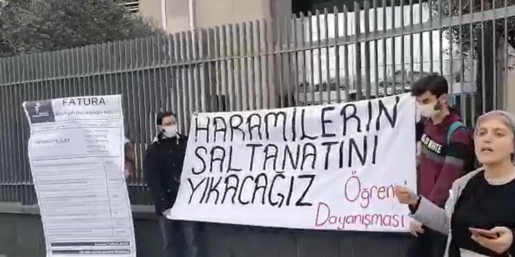 Öğrenciler: Yıkılmaz dediğiniz tahtları yıkacağız Öğrenciler: Yıkılmaz dediğiniz tahtları yıkacağız
