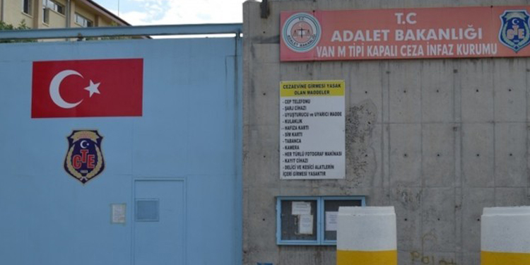 Polis ve bekçilerin işkencesine maruz kalan Murat E. yaşamını yitirdi Polis ve bekçilerin işkencesine maruz kalan Murat E. yaşamını yitirdi