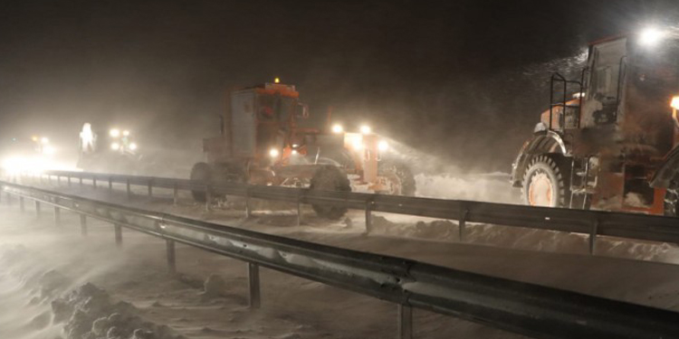 Siverek ve Viranşehir’in yolları kapandı Siverek ve Viranşehir’in yolları kapandı