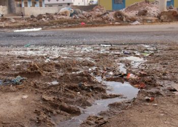 Viranşehir’de yol ve kaldırımlar köstebek yuvası