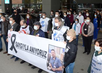 Sağlık çalışanları ‘Beyaz Nöbet’e devam etti