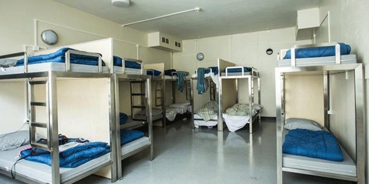 Cemaat yurtlarındaki şiddeti anlattı Cemaat yurtlarındaki şiddeti anlattı