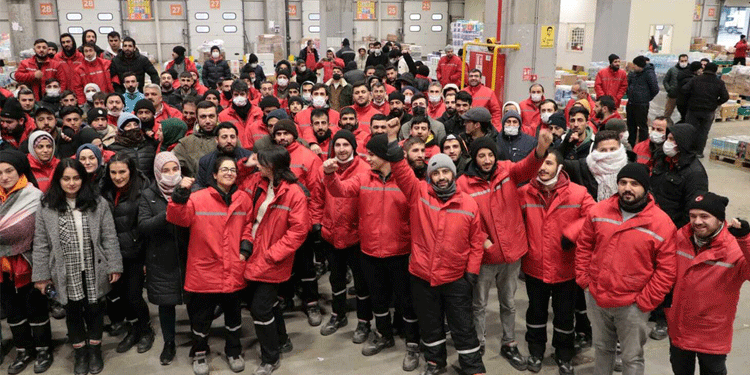 Direnen Esenyurt Migros depo işçileri kazandı Direnen Esenyurt Migros depo işçileri kazandı