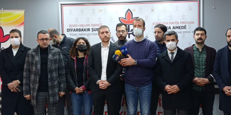 Diyarbakır Barosu: İHD’de hukuka aykırı arama yapıldı Diyarbakır Barosu: İHD’de hukuka aykırı arama yapıldı