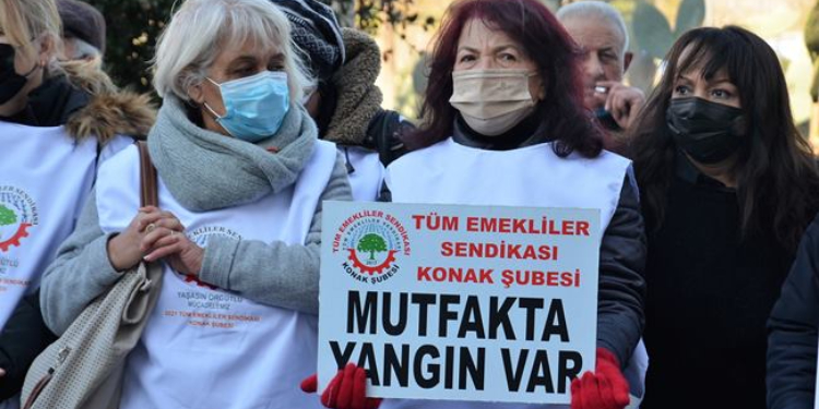 Emekliler: Saray dışında kim geçiniyor? Emekliler: Saray dışında kim geçiniyor?