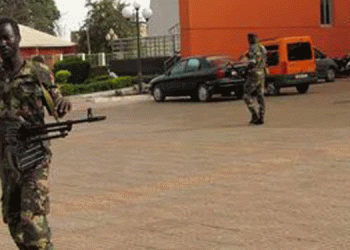 Gine Bissau’da darbe girişimi: Askerler hükümet sarayına girdi