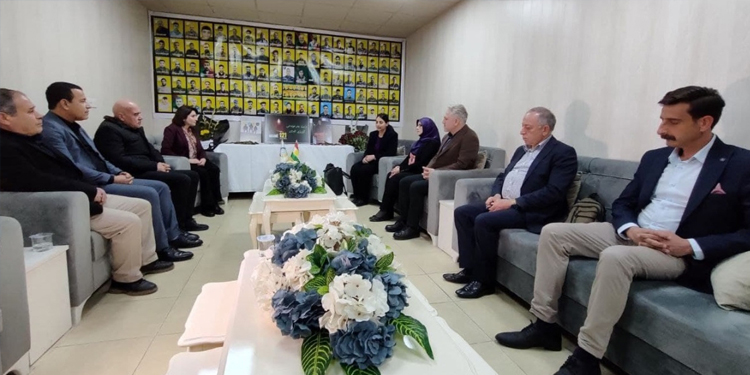 HDP heyetinden Özerk Yönetim’e ziyaret HDP heyetinden Özerk Yönetim’e ziyaret