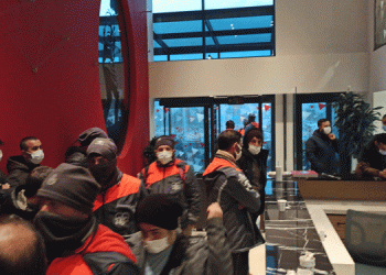 İBB’ye bağlı işçiler CHP il binasında eylemde