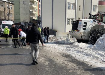 İş makinesinin çarptığı sağlık çalışanı yaşamını yitirdi