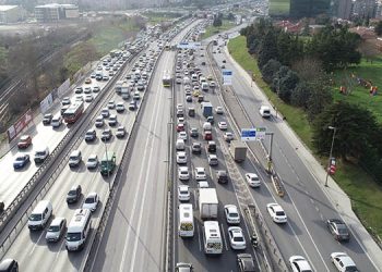 İstanbul’da yağışlı hava trafik yoğunluğuna neden oldu