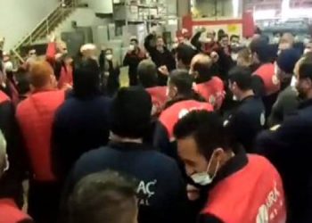 İşten atılmalara karşı eylem yapan işçiler kazandı