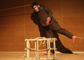 ‘Ji Akademiyê Re Raporek’ oyunu sahnelendi