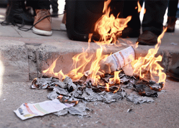 Kriz derinleşiyor: Sıcak su torbasıyla ısınıyoruz